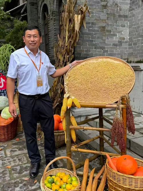 苏义强介绍农产品.(图片由受访者提供)